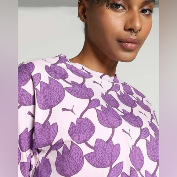 The Puma ESS+ Blossom AOP women's short-sleeved T-shirt. - Picture 2 of 9